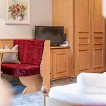 Burghotel Alpengluehn 3*