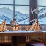 Burghotel Alpengluehn اوبرغورغل