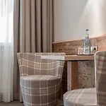 מלון Burghotel Alpengluehn