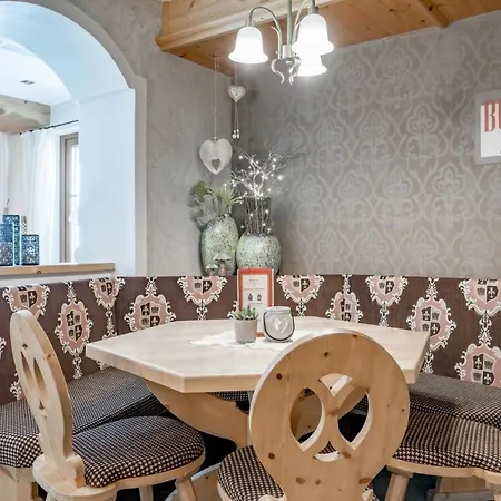 Отель Burghotel Alpengluehn