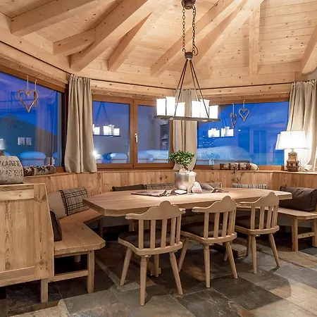 Burghotel Alpengluehn