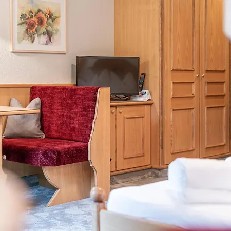 Burghotel Alpengluehn 3*