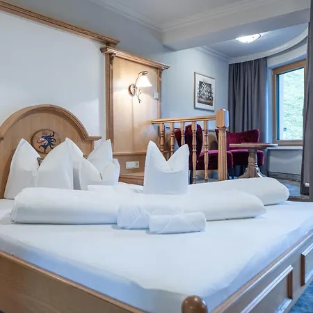 Отель Burghotel Alpengluehn 3*