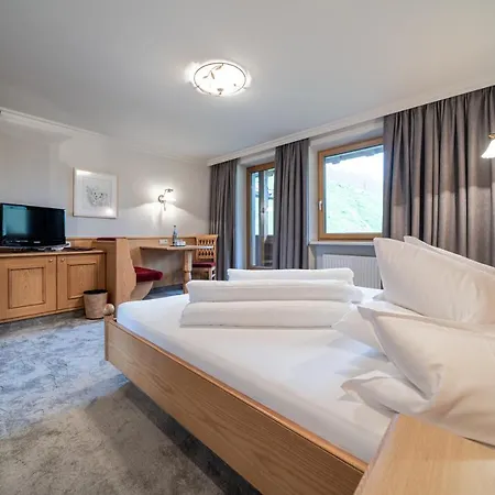 Burghotel Alpengluehn