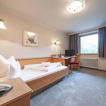 Burghotel Alpengluehn Отель 3*