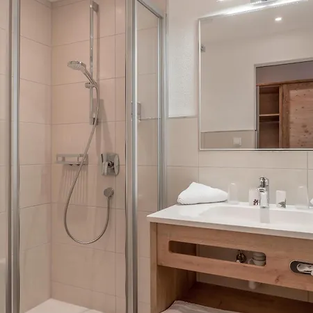 Burghotel Alpengluehn Отель Обергургль