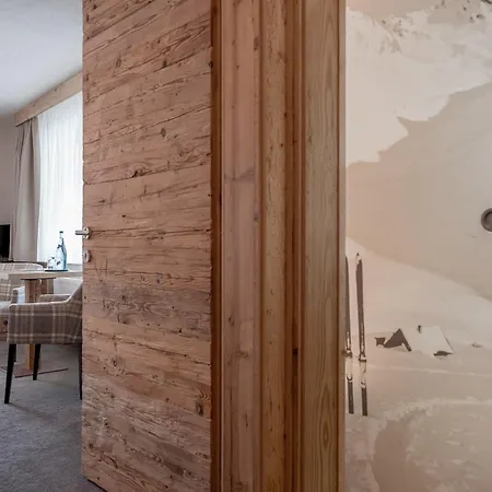 Burghotel Alpengluehn Отель 3*