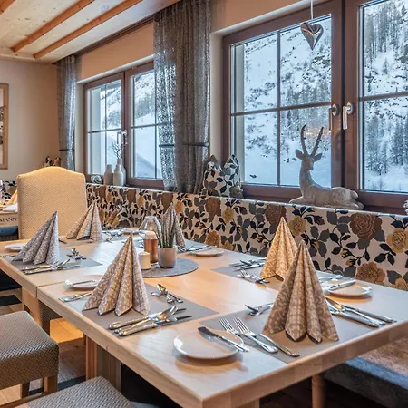 فندق Burghotel Alpengluehn