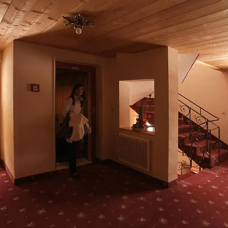 Burghotel Alpengluehn Hotel