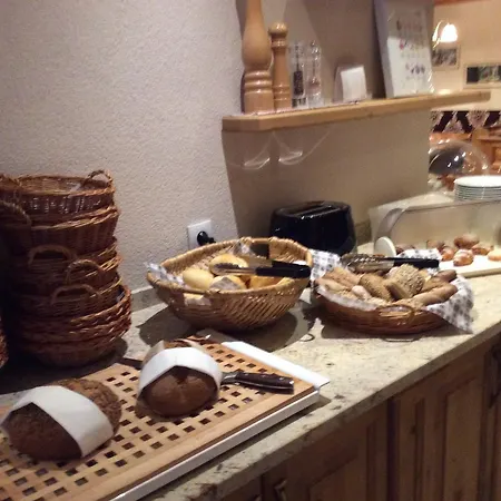 Burghotel Alpengluehn Отель 3*