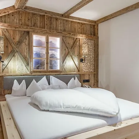 Burghotel Alpengluehn فندق 3*