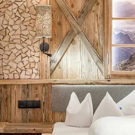 Burghotel Alpengluehn Отель Обергургль