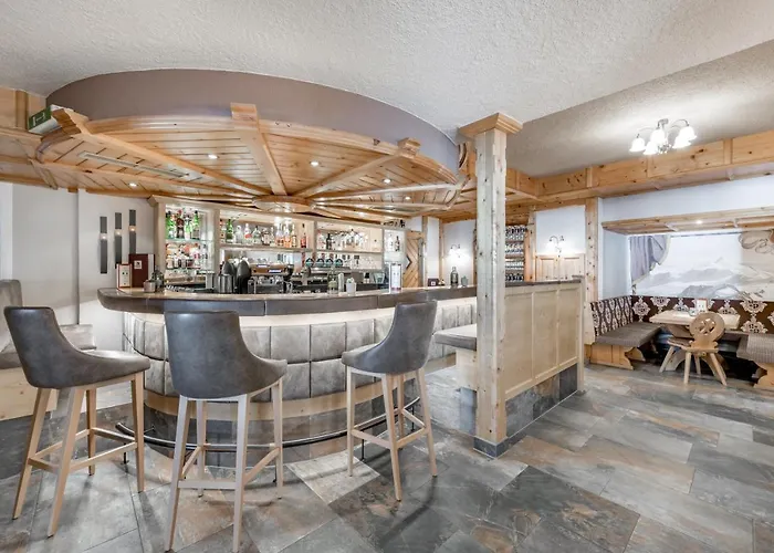 Burghotel Alpengluehn 호텔 3*