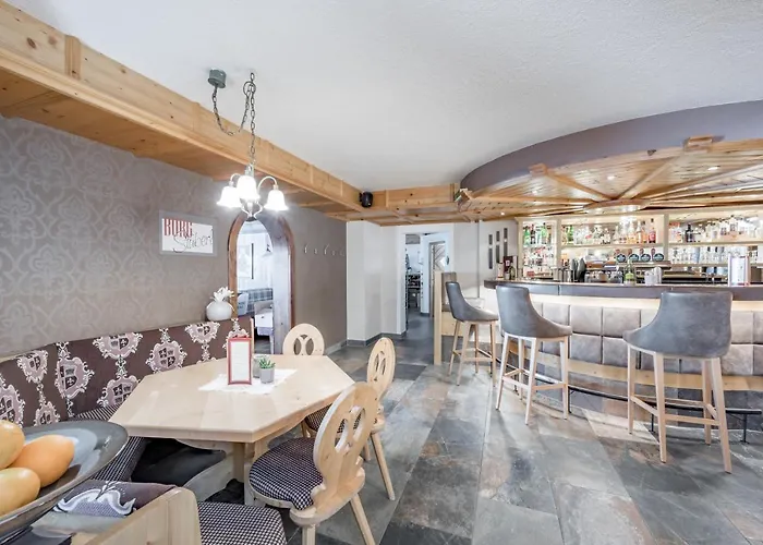 Burghotel Alpengluehn 오베르구르글