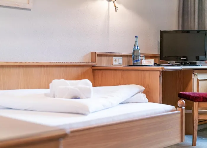 Burghotel Alpengluehn 3* 오베르구르글