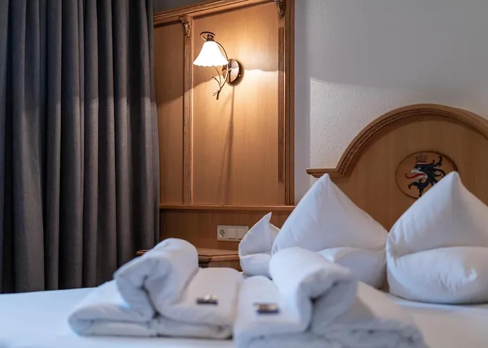 Burghotel Alpengluehn 오베르구르글