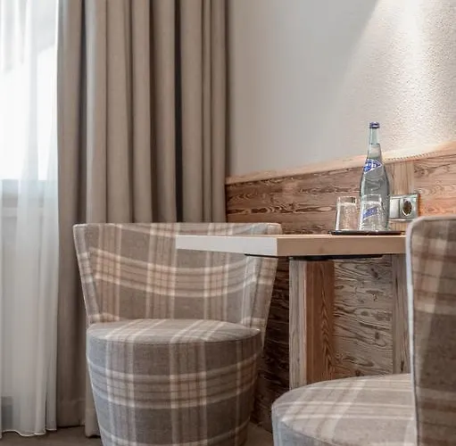 Otel Burghotel Alpengluehn