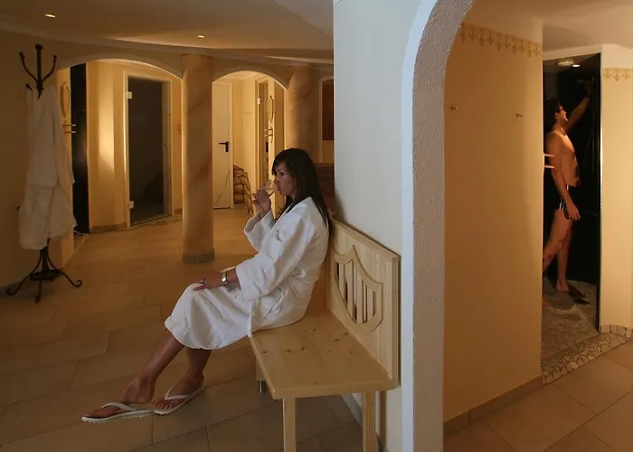 Burghotel Alpengluehn 3* 오베르구르글