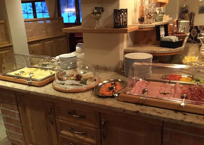 호텔 Burghotel Alpengluehn 3*