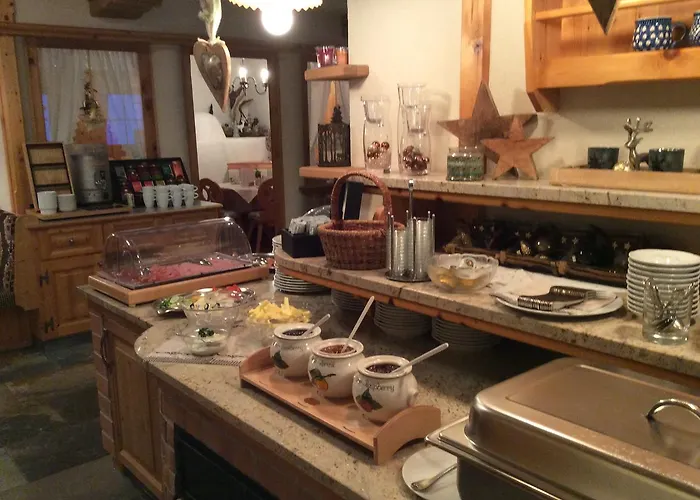 Burghotel Alpengluehn 오베르구르글