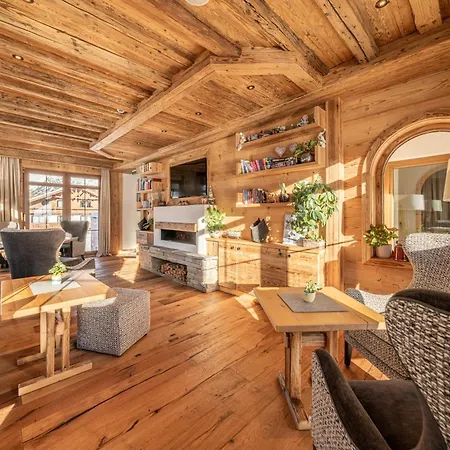 Burghotel Alpenglühn 3*
