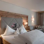 Burghotel Alpengluehn 호텔 3*