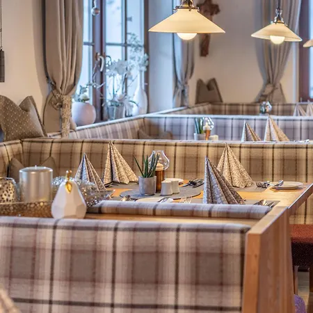 Burghotel Alpenglühn Hotel 3*