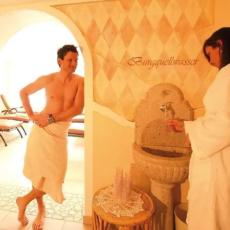 Burghotel Alpenglühn 3*