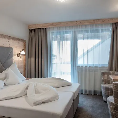 Burghotel Alpenglühn Hotel 3*